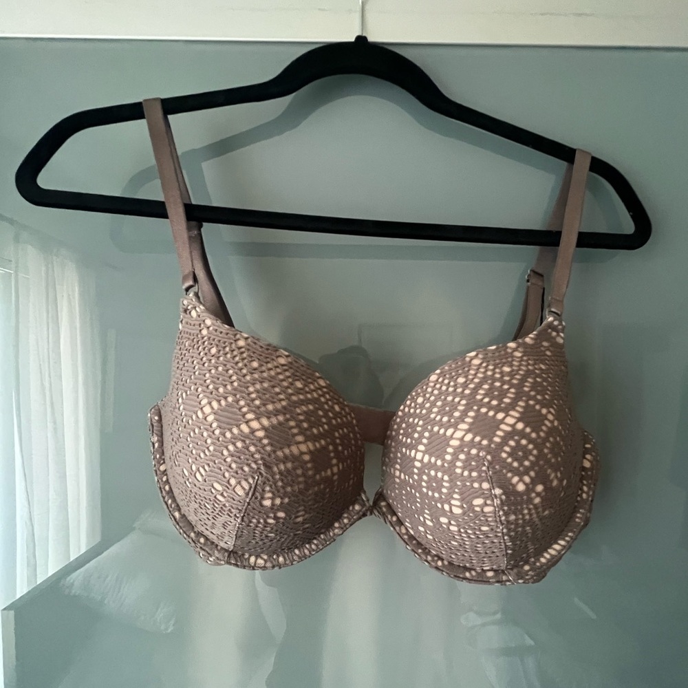 Victoria's Secret Tan Lace Push-Up Bra - NWT!